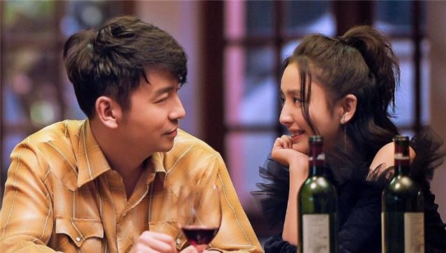 雷佳音老婆实力护夫，颜值不输佟丽娅，甜蜜婚姻惹人羡